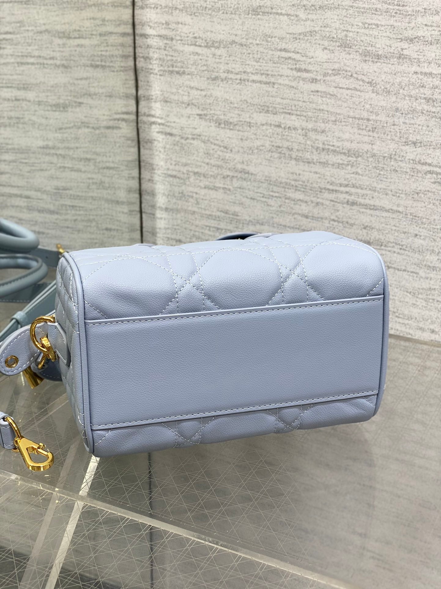 GROOVE 20 BAG IN LIGHT BLUE LAMBSKIN