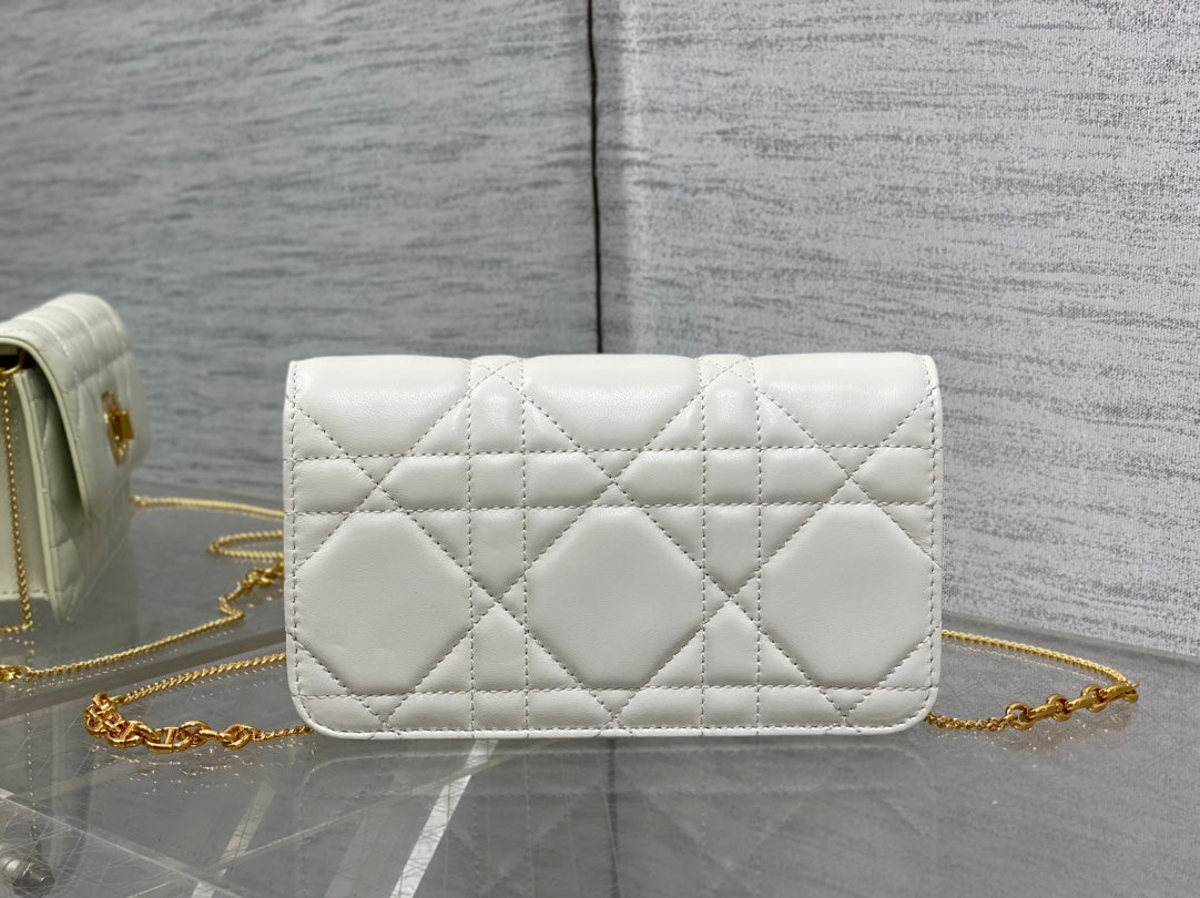 MONTAIGNE AVENUE MINI 19 BAG IN WHITE CALFSKIN WITH GOLD HARDWARE