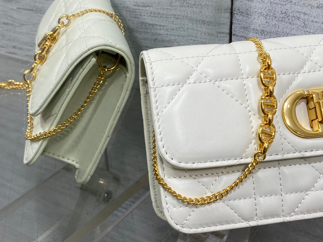 MONTAIGNE AVENUE MINI 19 BAG IN WHITE CALFSKIN WITH GOLD HARDWARE