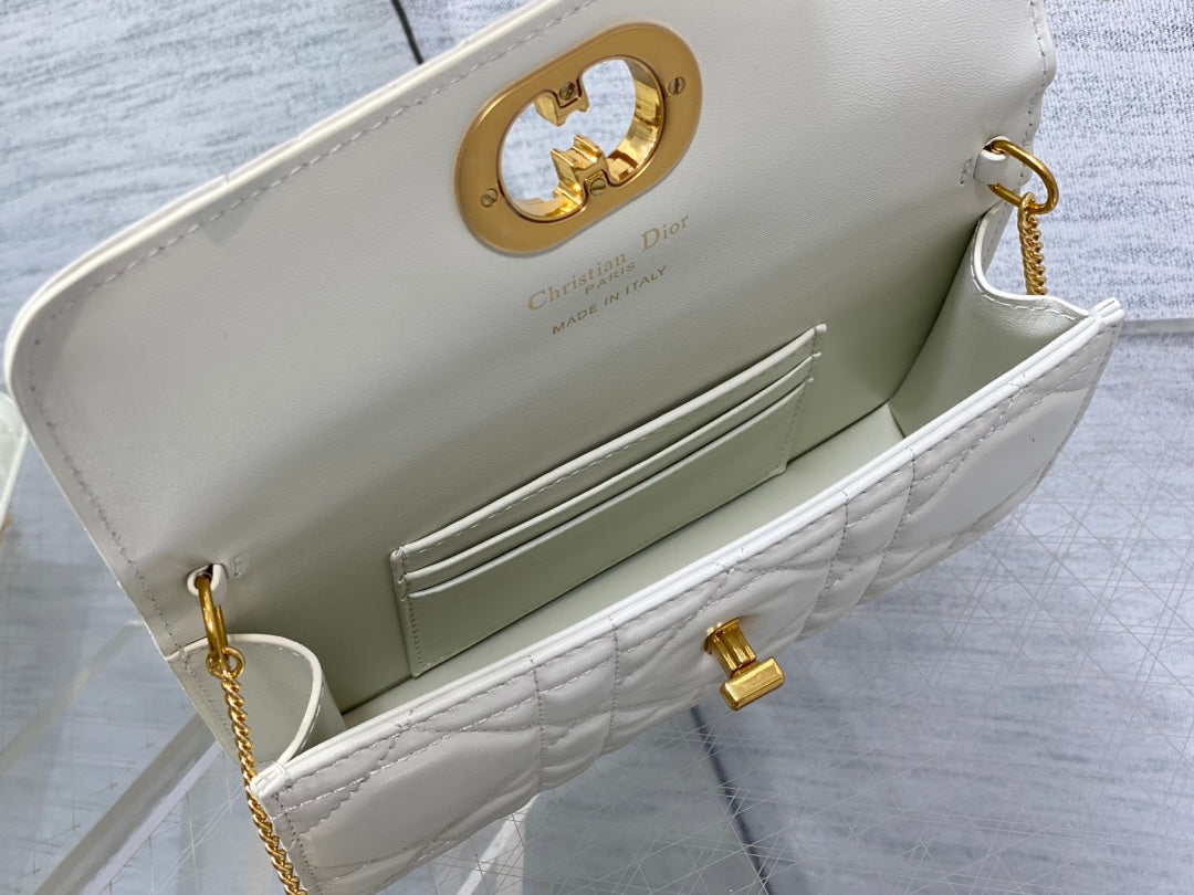 MONTAIGNE AVENUE MINI 19 BAG IN WHITE CALFSKIN WITH GOLD HARDWARE