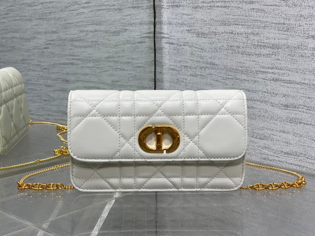 MONTAIGNE AVENUE MINI 19 BAG IN WHITE CALFSKIN WITH GOLD HARDWARE