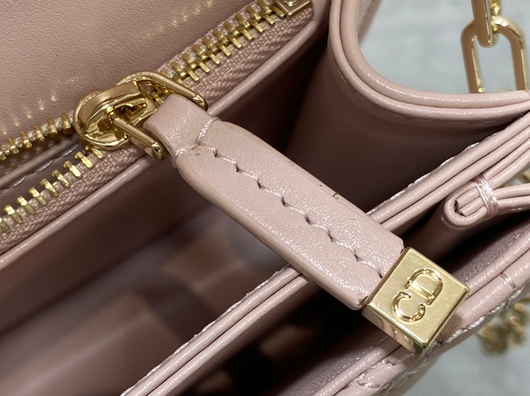 MINI BAG 24 IN LIGHT PINK PATENT CANNAGE CALFSKIN