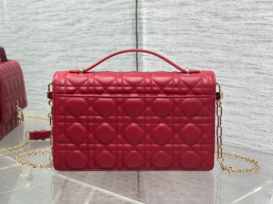 MINI BAG 24 IN RUBBY RED PATENT CANNAGE CALFSKIN