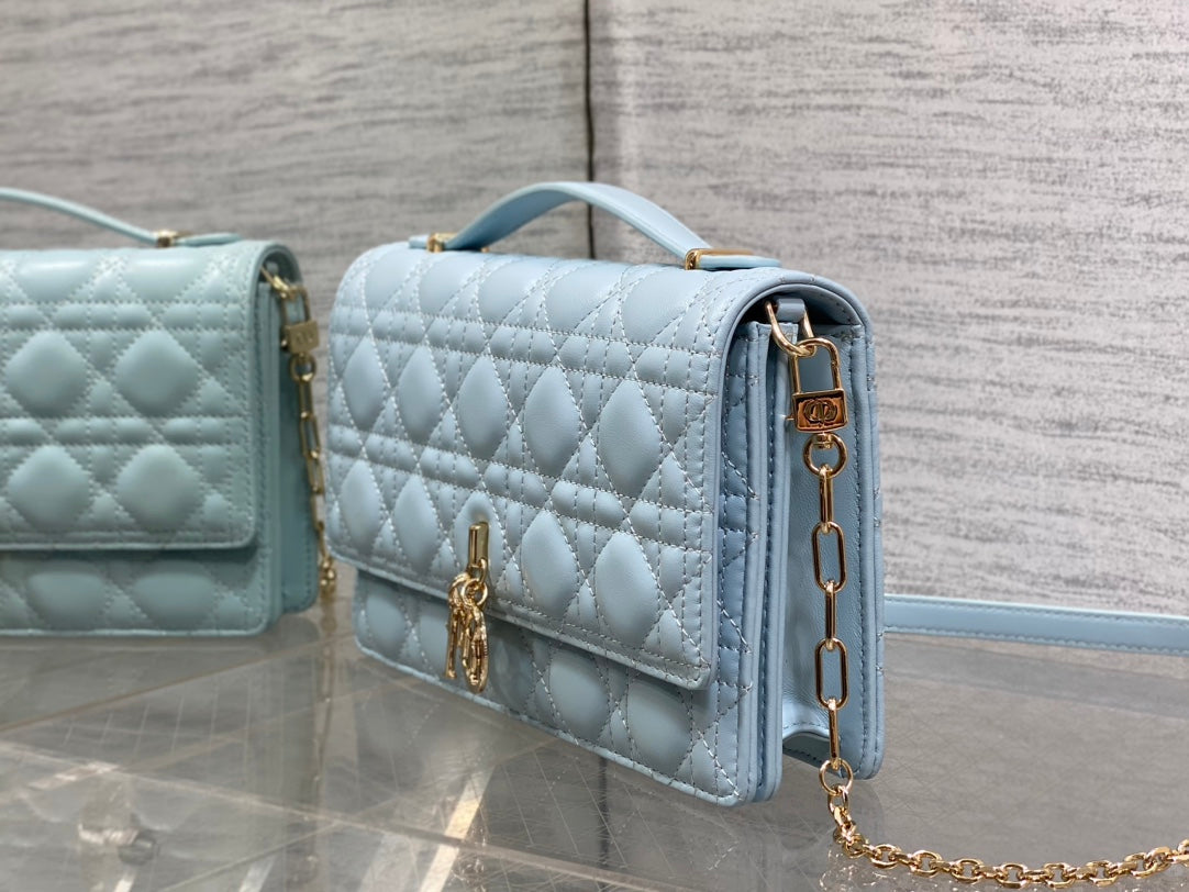 MINI BAG 24 IN LIGHT BLUE PATENT CANNAGE CALFSKIN