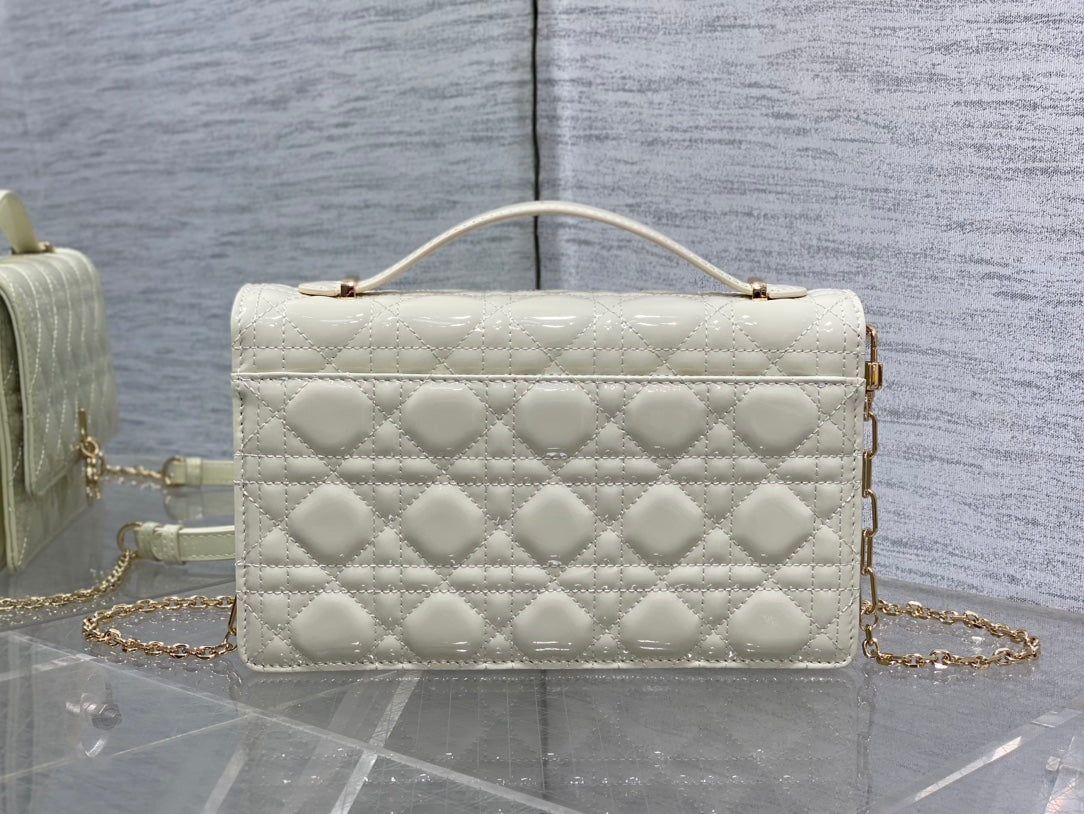 MINI BAG 24 IN WHITE CREAM PATENT CANNAGE CALFSKIN