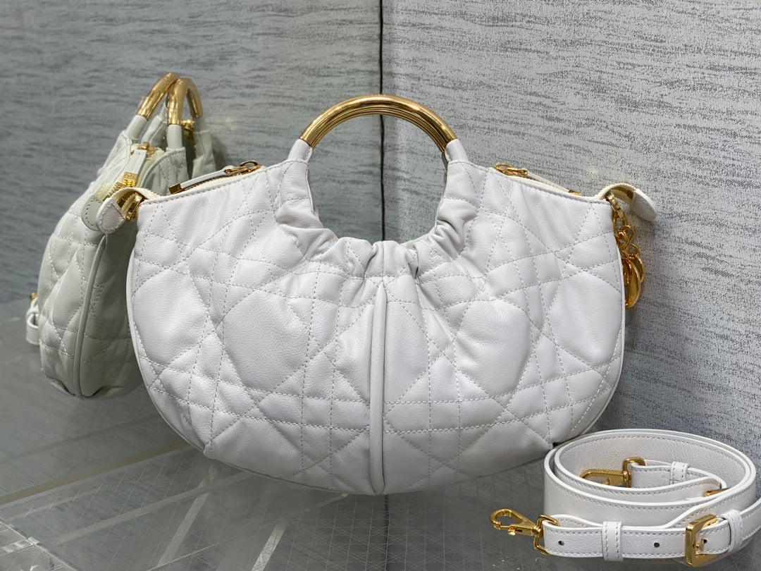 WALK IN PURSE 36 BAG WHITE LAMBSKIN WITH GOLD HARDWARE