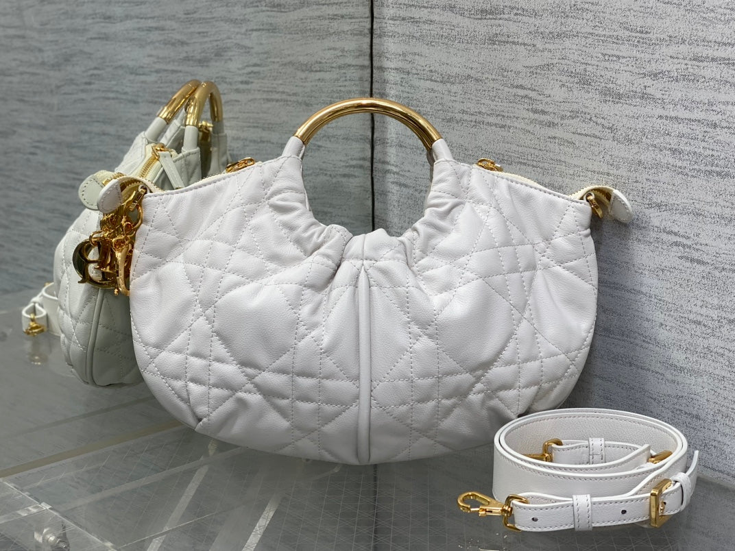 WALK IN PURSE 36 BAG WHITE LAMBSKIN WITH GOLD HARDWARE