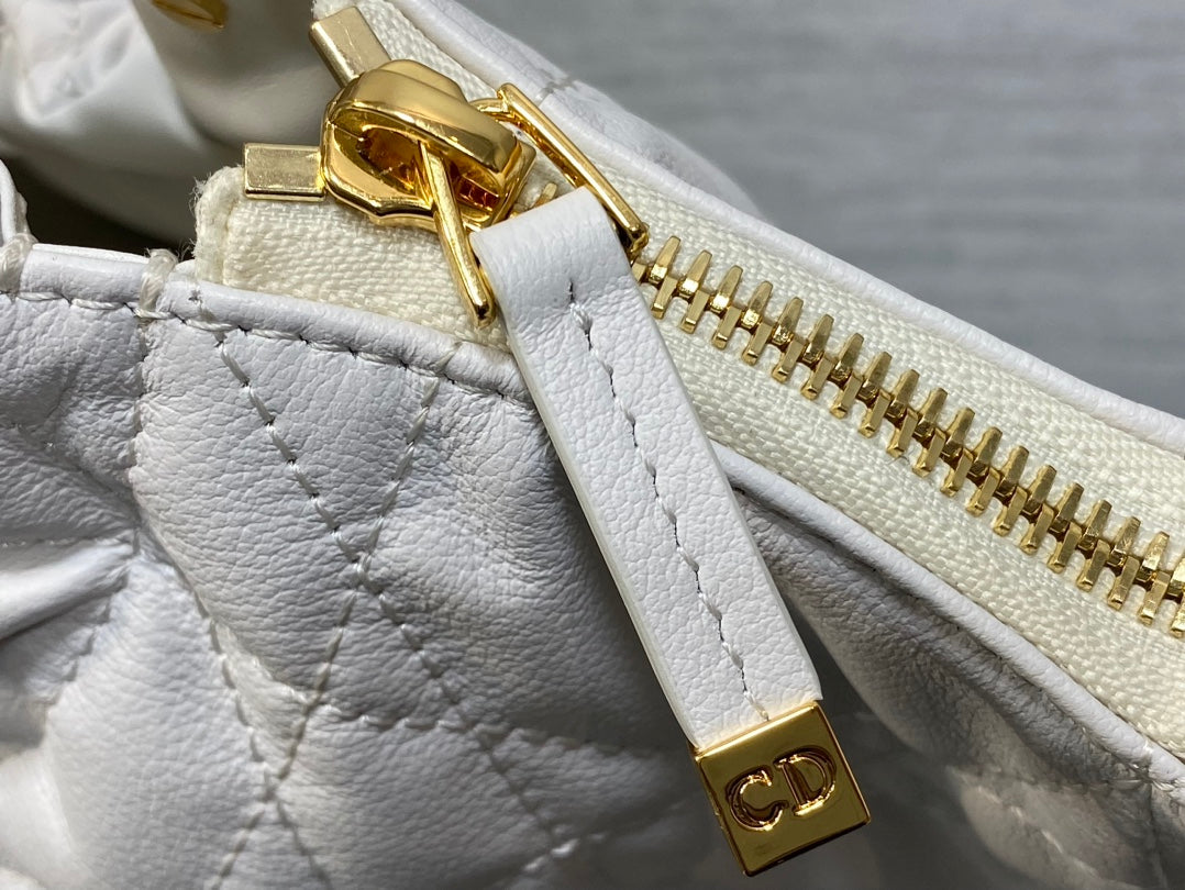 WALK IN PURSE 36 BAG WHITE LAMBSKIN WITH GOLD HARDWARE