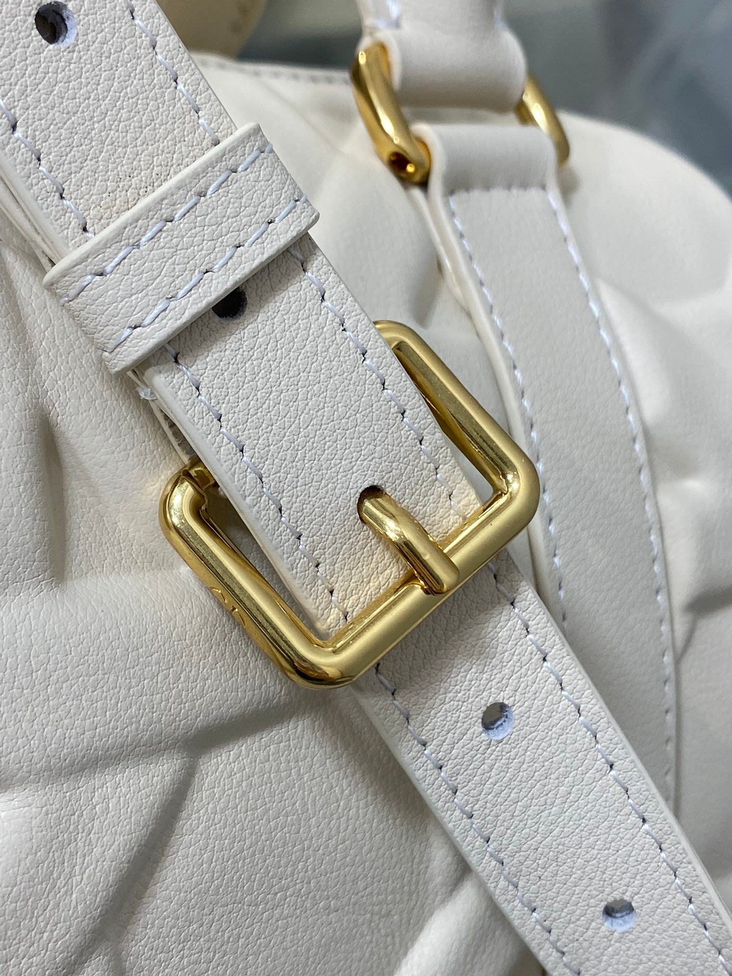 GROOVE 20 BAG IN WHITE CREAM MACROCANNAGE CALFSKIN WITH GOLD HARDWARE