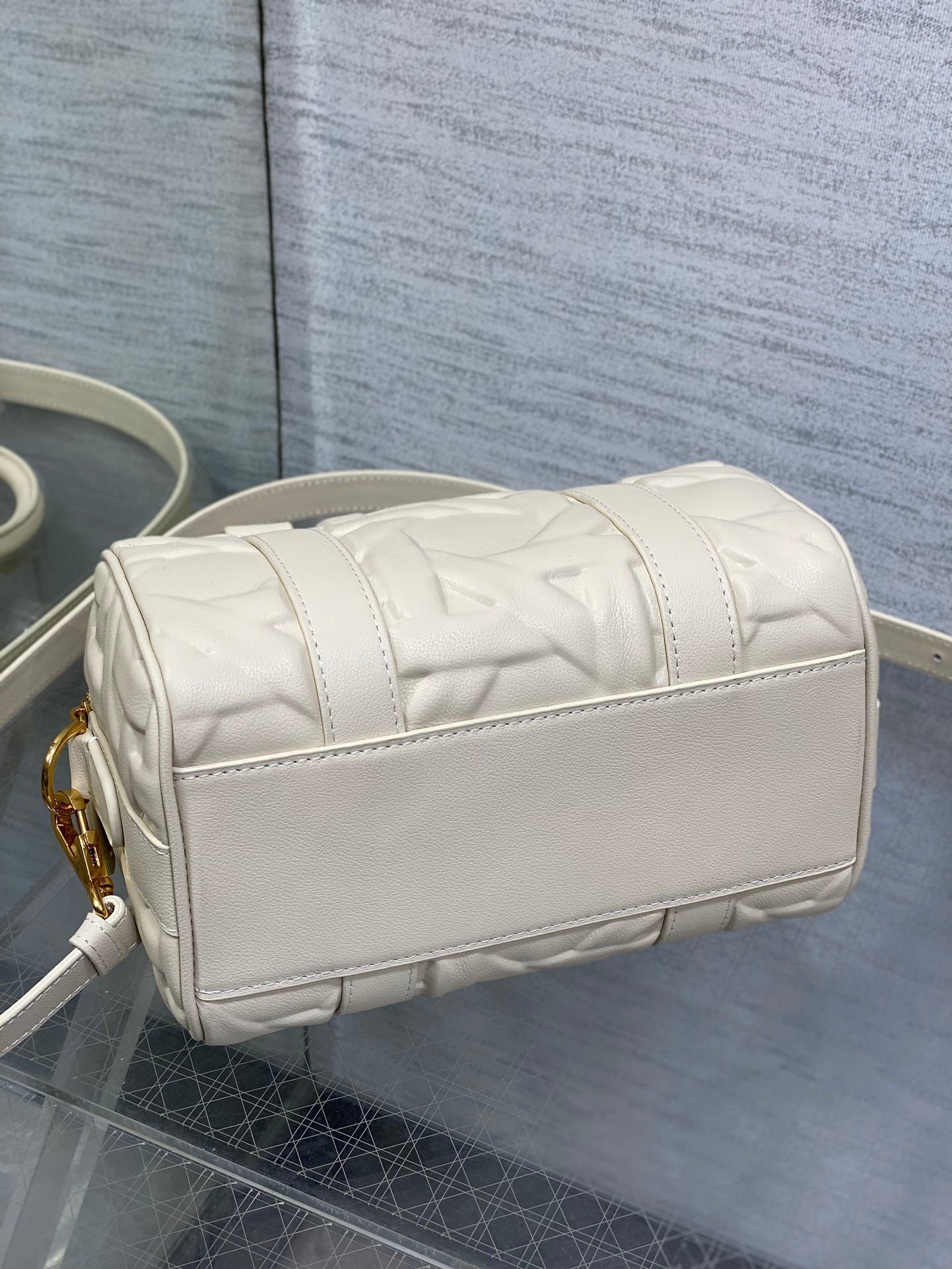 GROOVE 20 BAG IN WHITE CREAM MACROCANNAGE CALFSKIN WITH GOLD HARDWARE