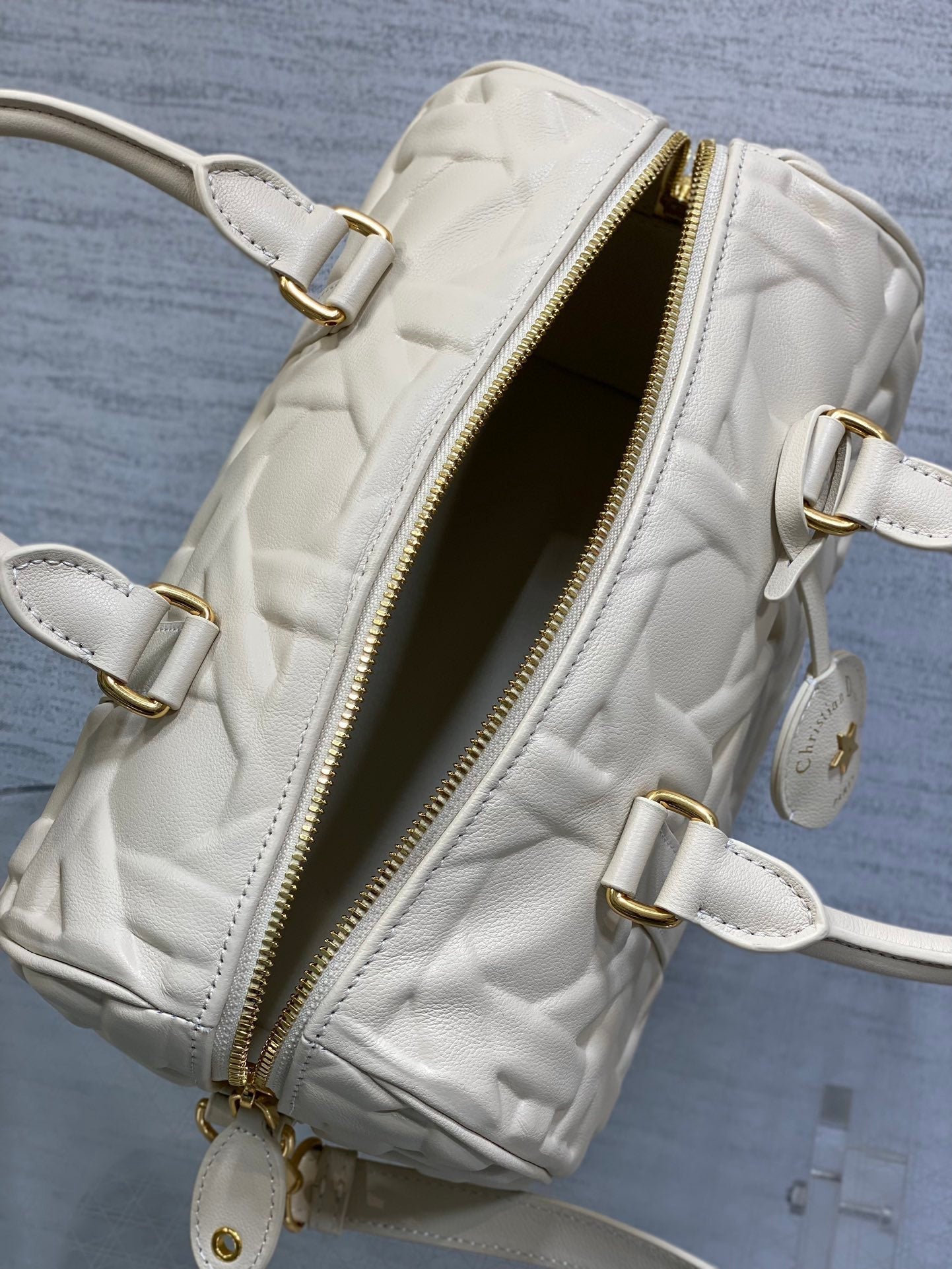 GROOVE 25 BAG IN WHITE CREAM MACROCANNAGE CALFSKIN WITH GOLD HARDWARE