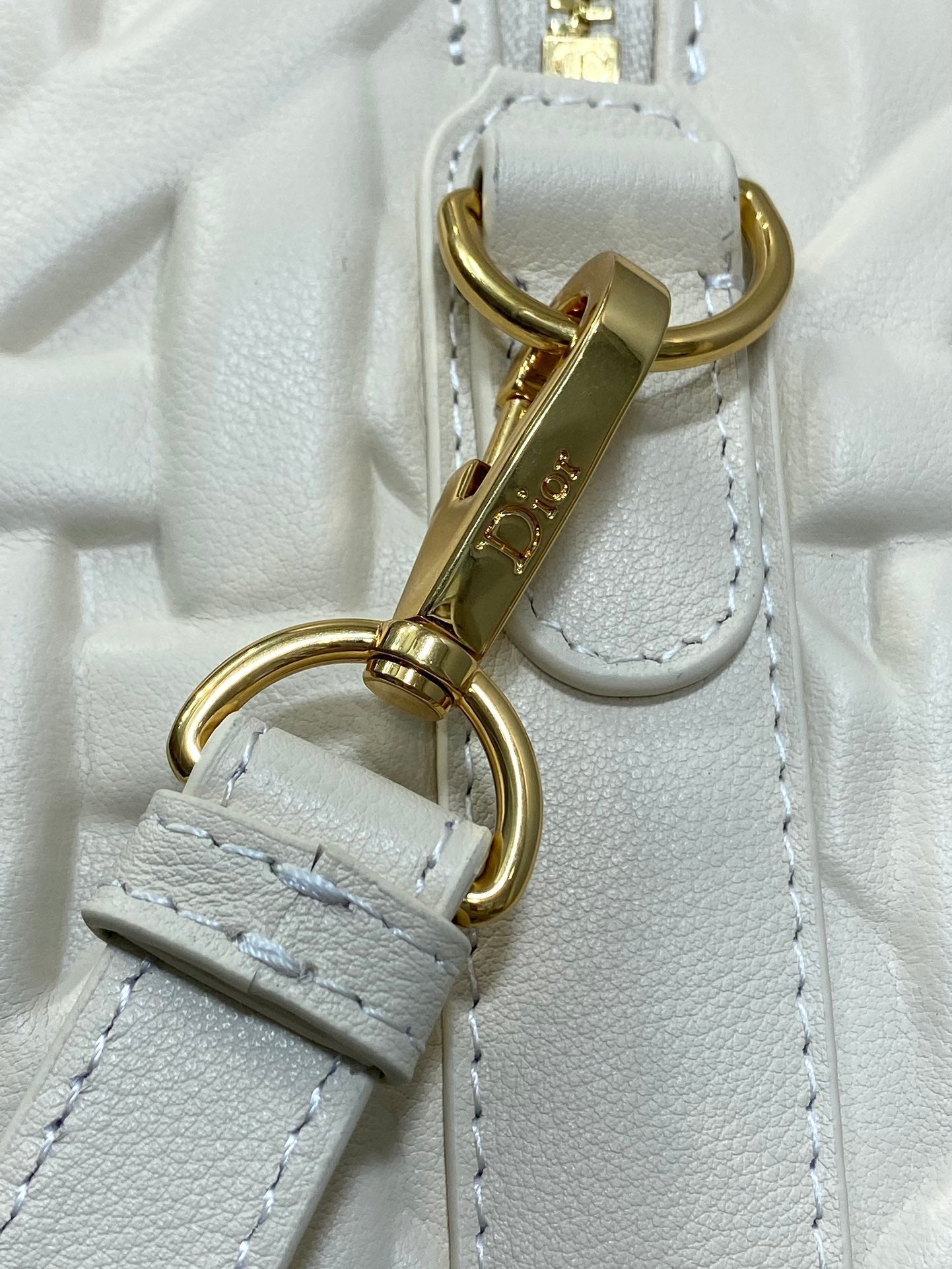 GROOVE 25 BAG IN WHITE CREAM MACROCANNAGE CALFSKIN WITH GOLD HARDWARE