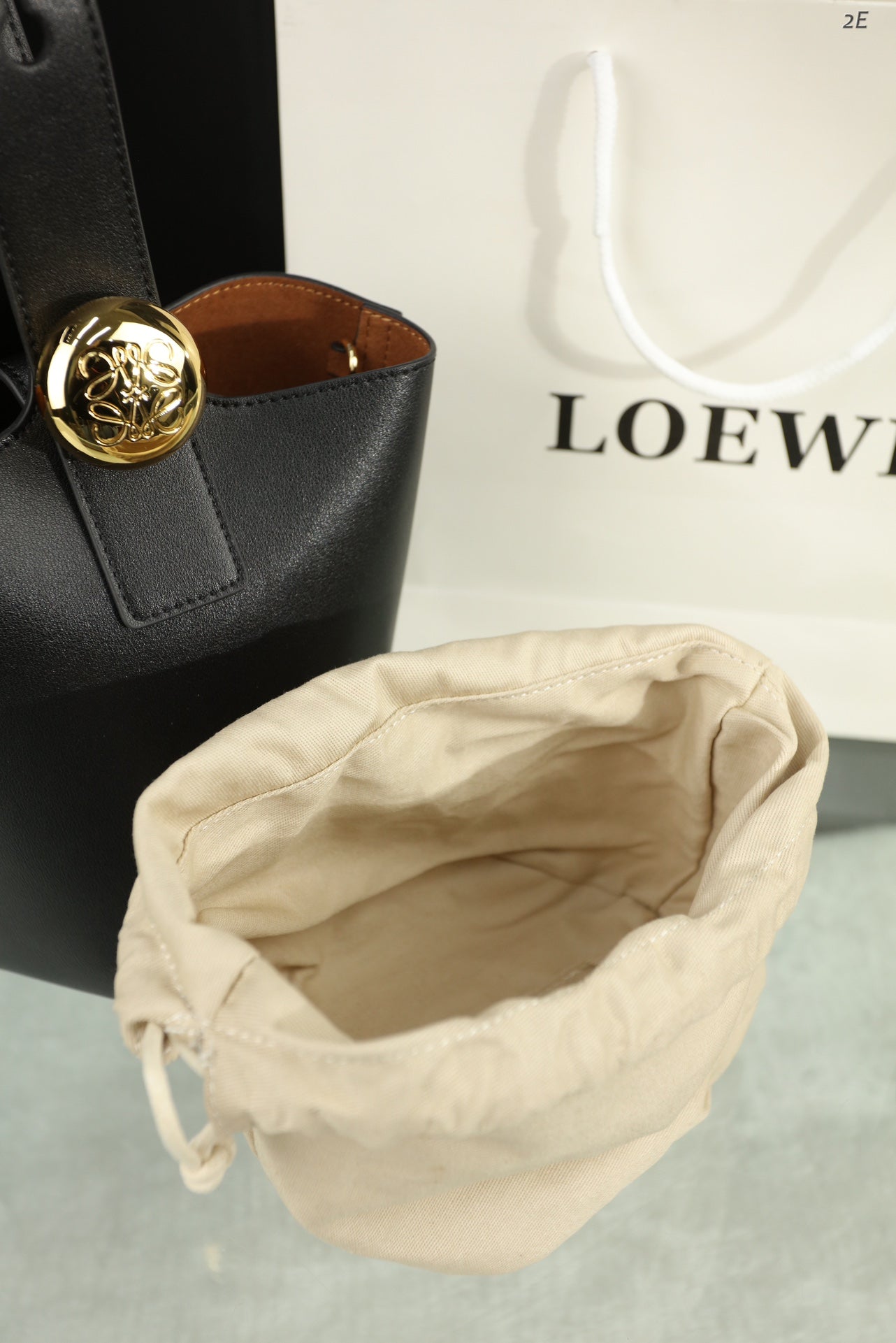 LOE MINI 19 PEBBLE BUCKET IN BLACK MELLOW CALFSKIN