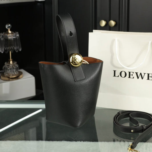 LOE MINI 19 PEBBLE BUCKET IN BLACK MELLOW CALFSKIN