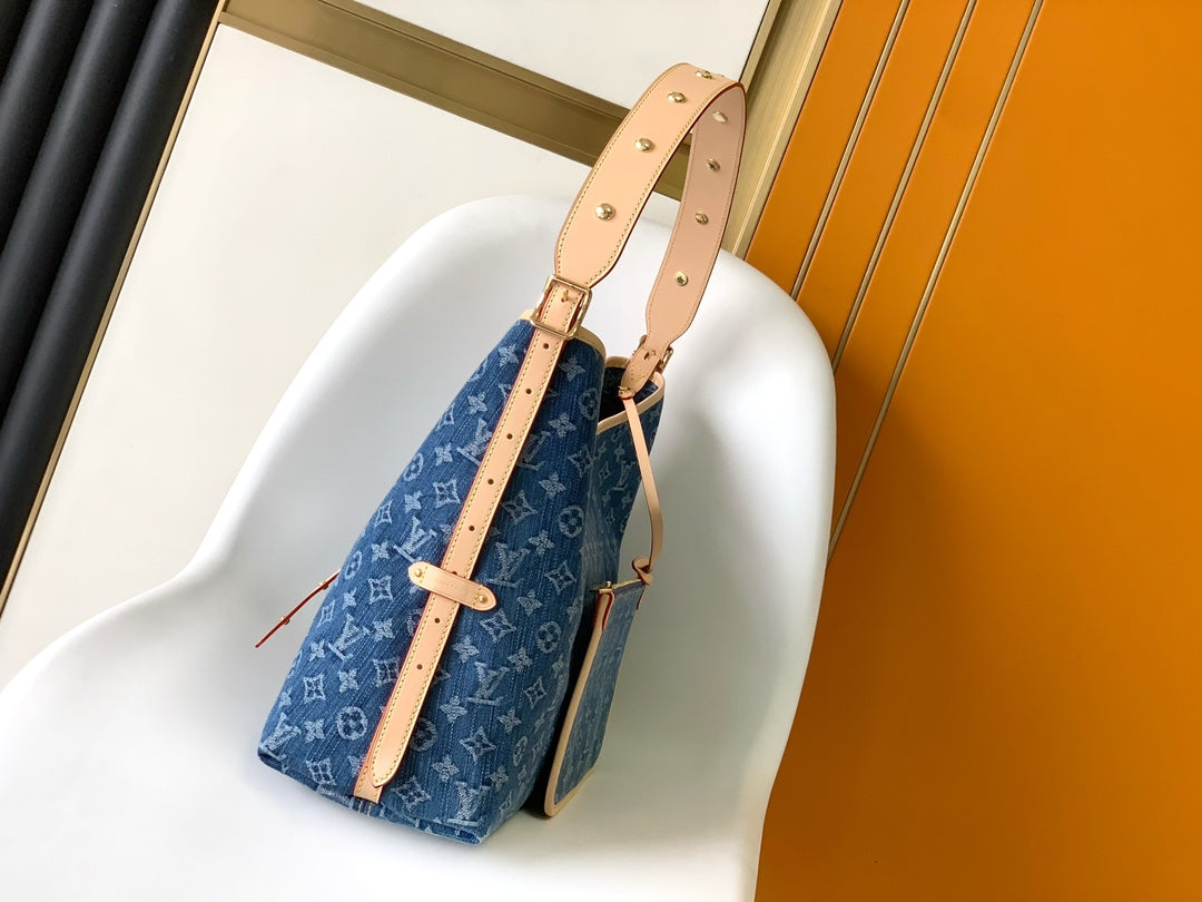 CARRYALL MM 39 IN BLUE MONOGRAM DENIM