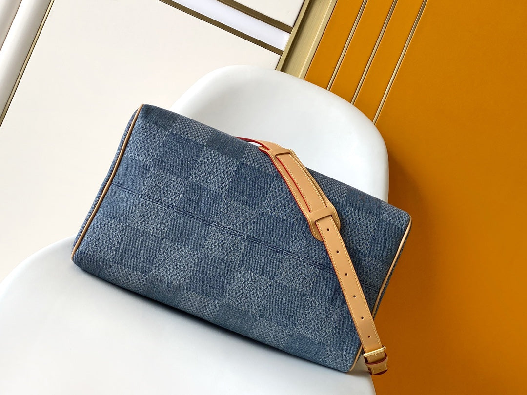 SPEEDY BANDOULIÈRE 40 IN BLUE DAMIER DENIM 3D