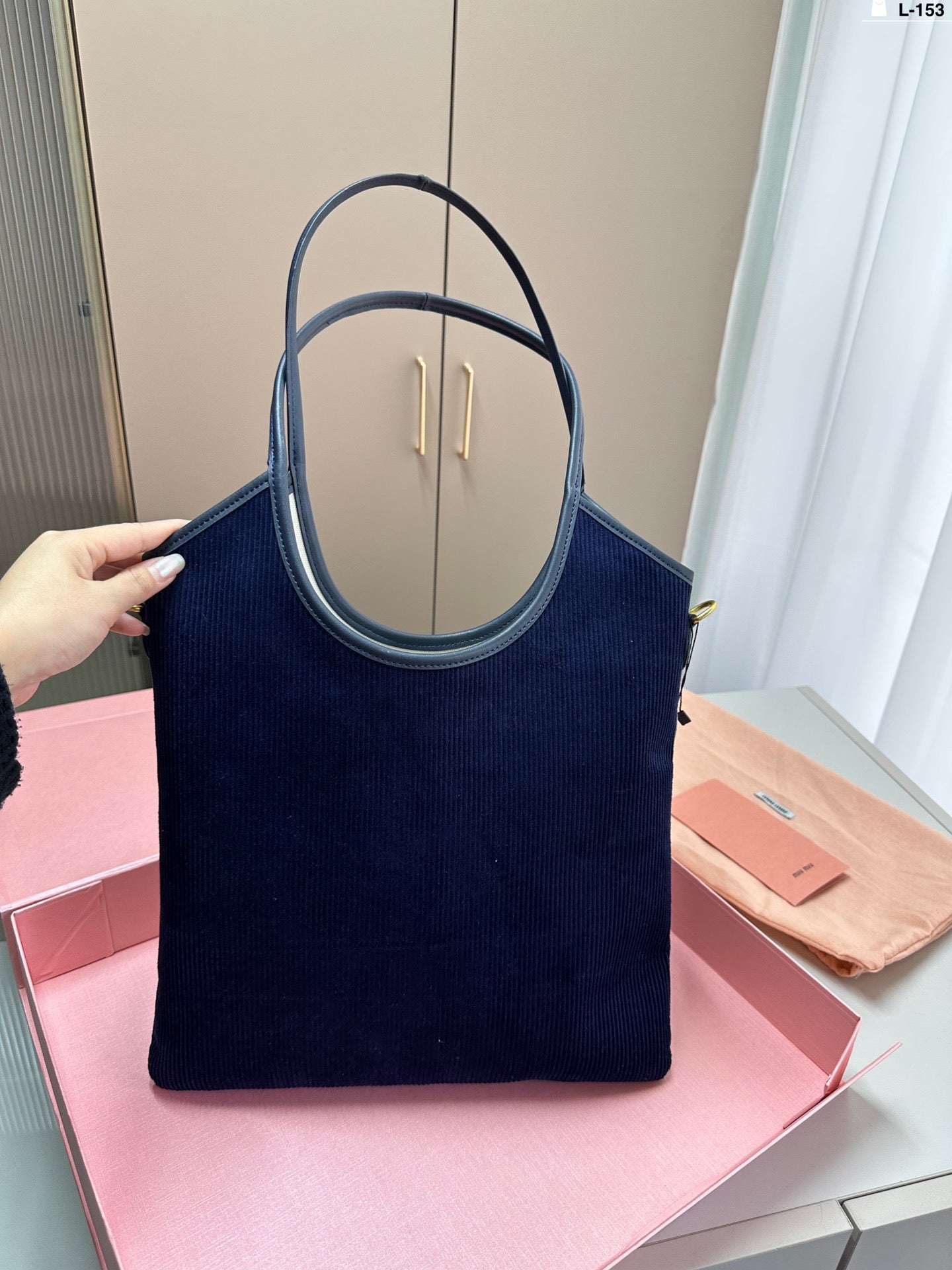 IVY TOTE BAG 34 IN NAVY CORDUROY