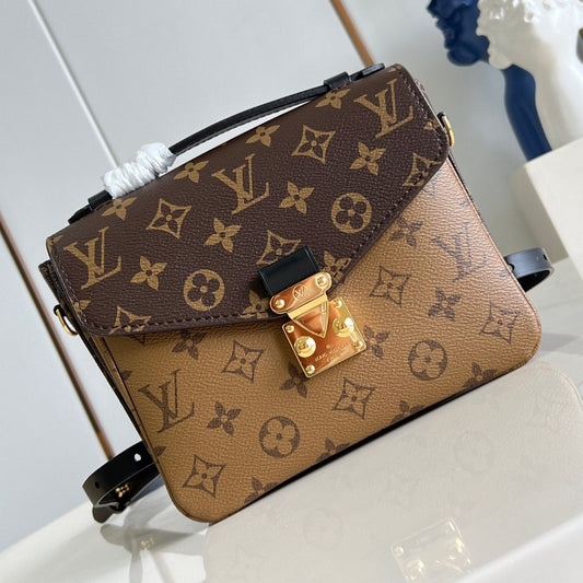 POCHETTE MÉTIS 20 IN BROWN MONOGRAM AND MONOGRAM REVERSE CANVAS GOLD BUCKLE