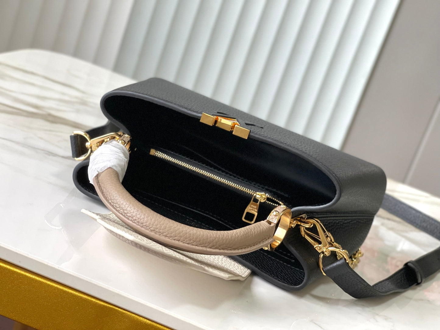 CAPUCINES BB 27 IN BLACK MIX WHITE TAURILLON GOLD HARDWARE