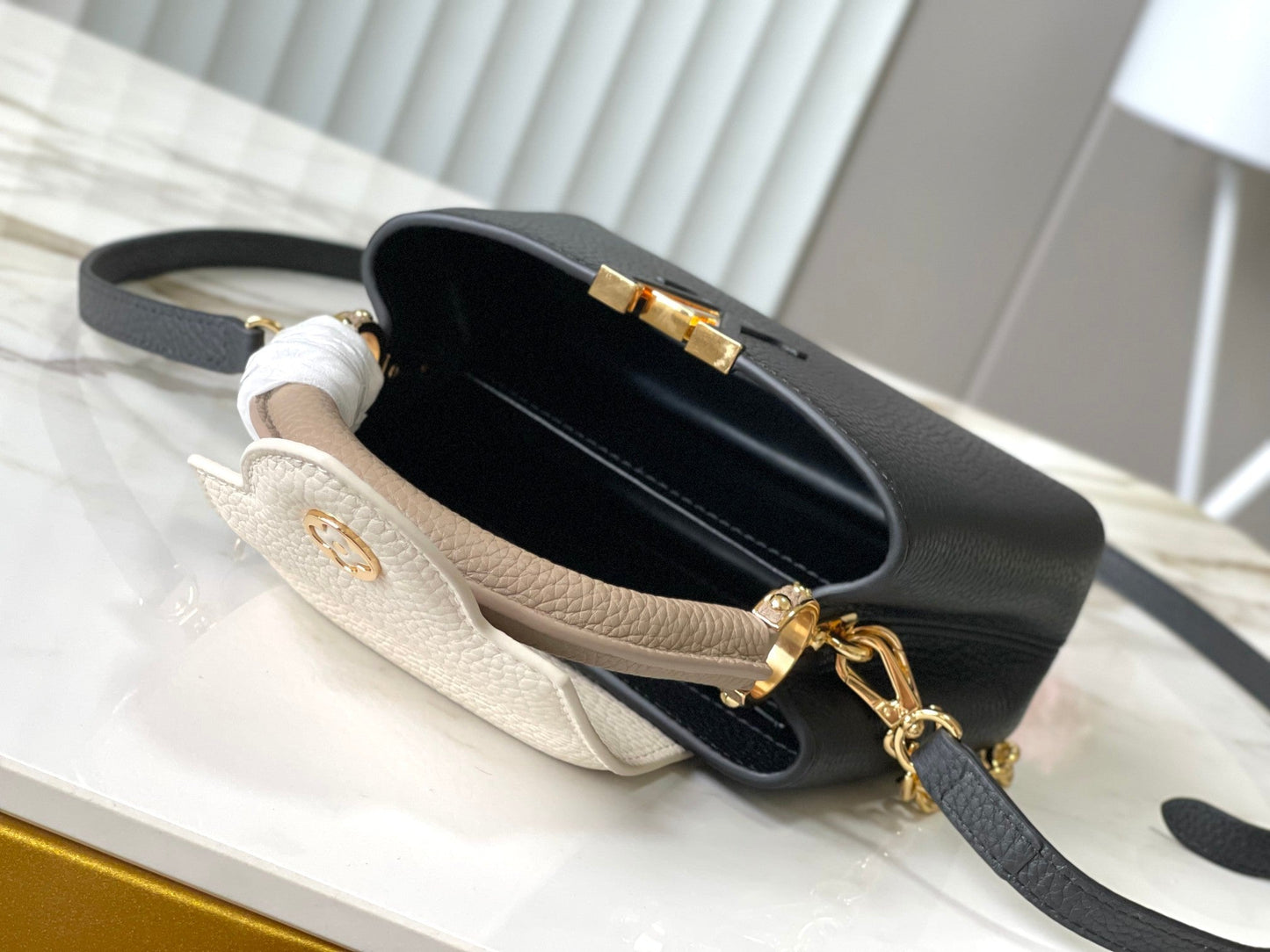 CAPUCINES MINI 21 IN BLACK MIX WHITE TAURILLON GOLD HARDWARE