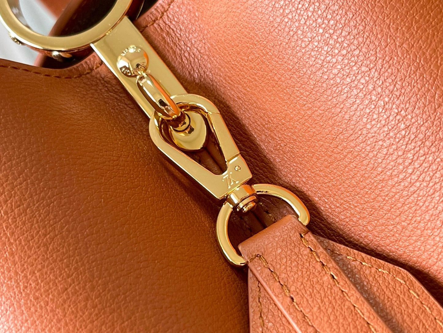 CAPUCINES SOUPLE GM 38 IN COGNAC CALFSKIN GOLD HARDWARE