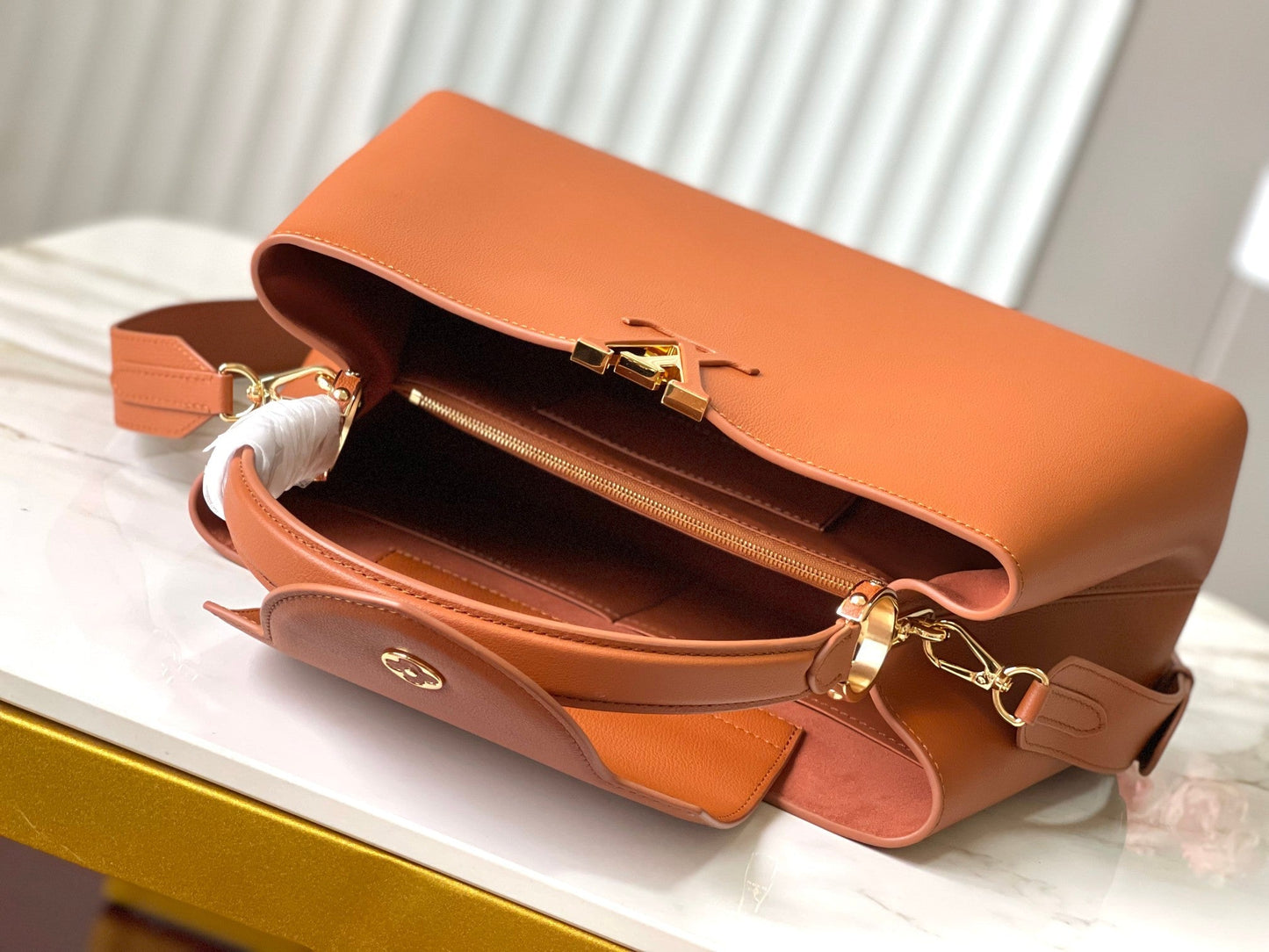 CAPUCINES SOUPLE GM 38 IN COGNAC CALFSKIN GOLD HARDWARE