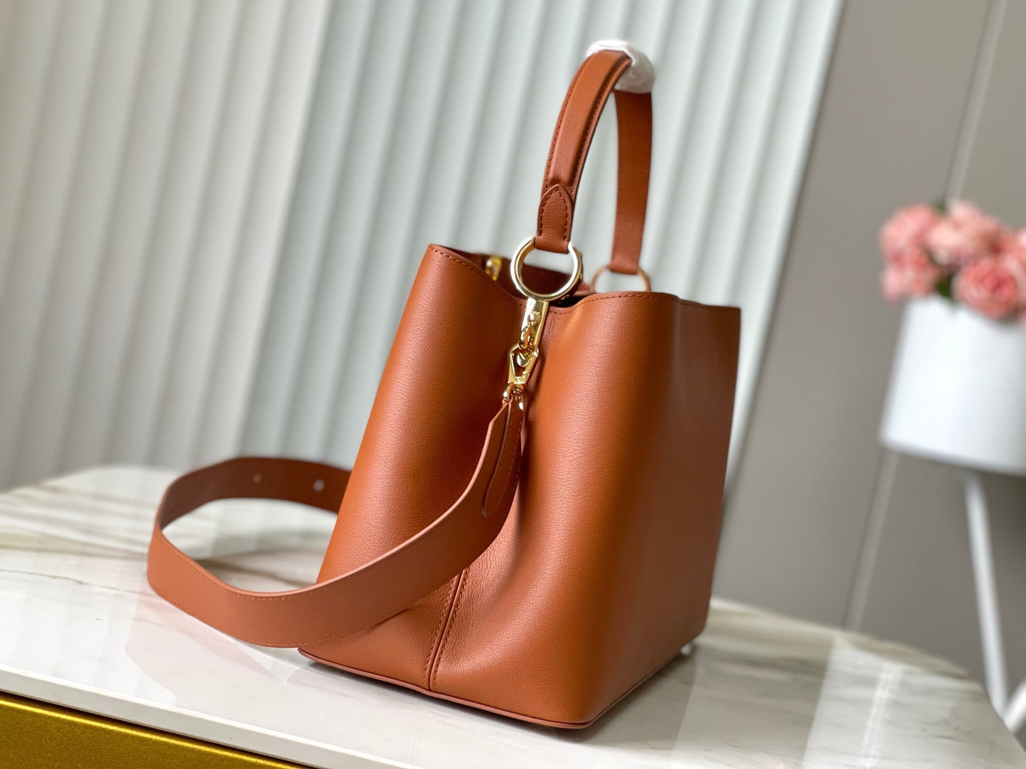 CAPUCINES SOUPLE GM 38 IN COGNAC CALFSKIN GOLD HARDWARE