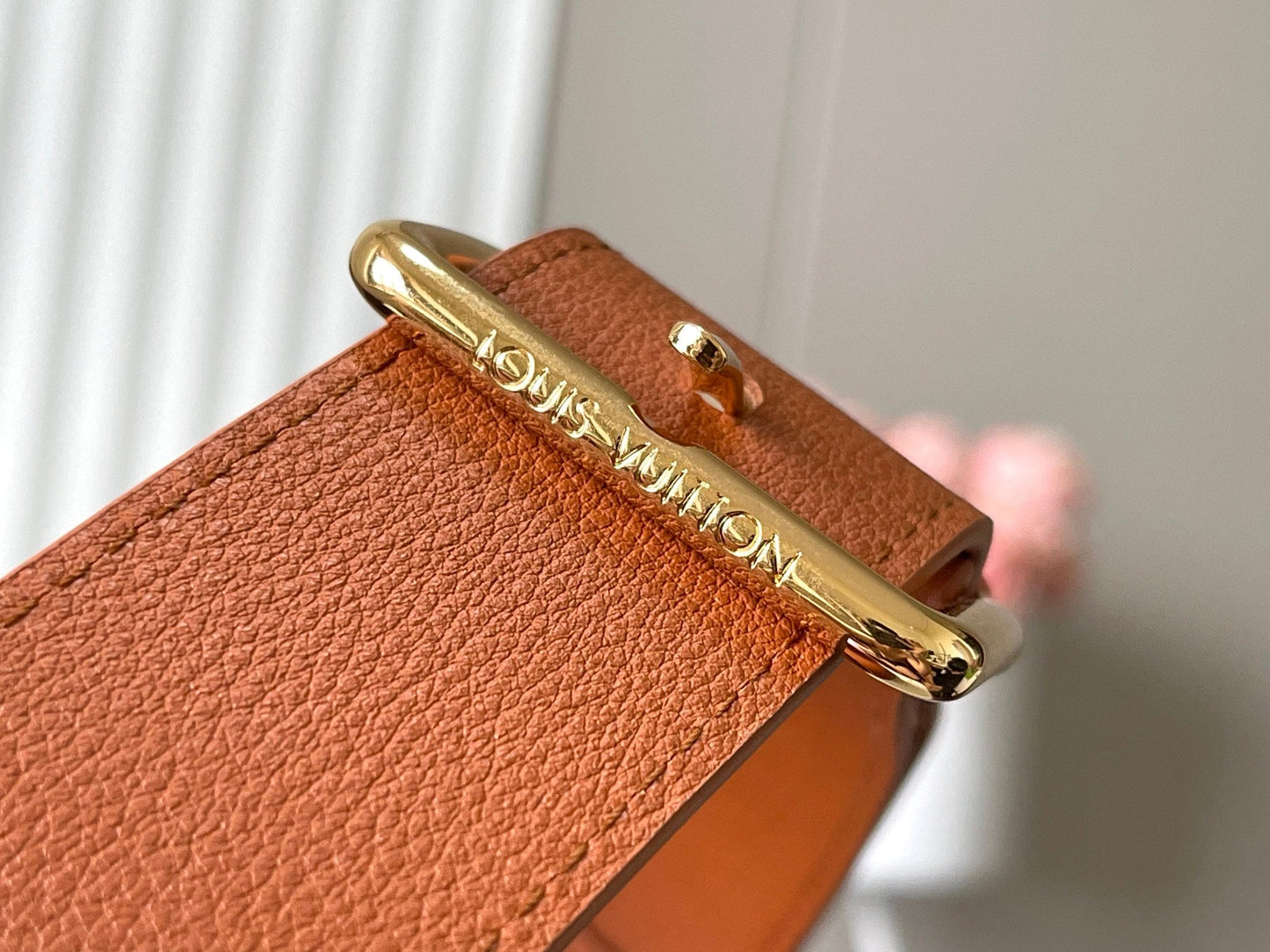 CAPUCINES SOUPLE GM 38 IN COGNAC CALFSKIN GOLD HARDWARE