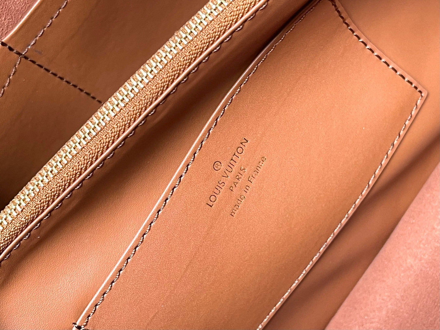 CAPUCINES SOUPLE GM 38 IN COGNAC CALFSKIN GOLD HARDWARE