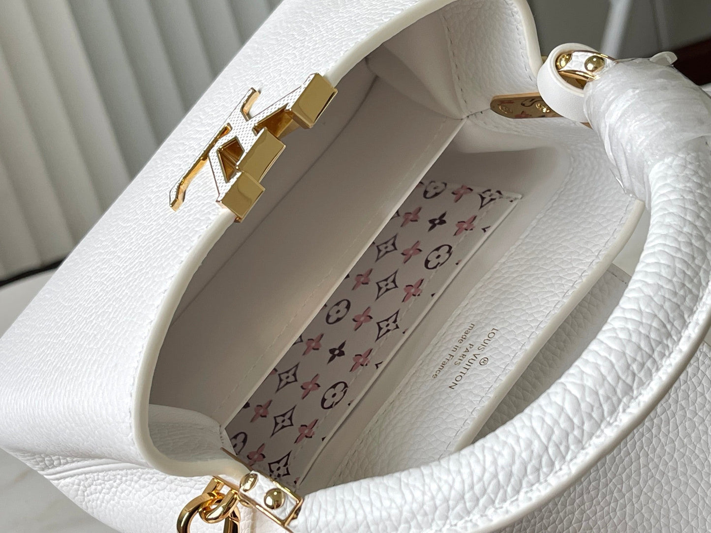 CAPUCINES MINI 21 IN WHITE TAURILLON GOLD HARDWARE