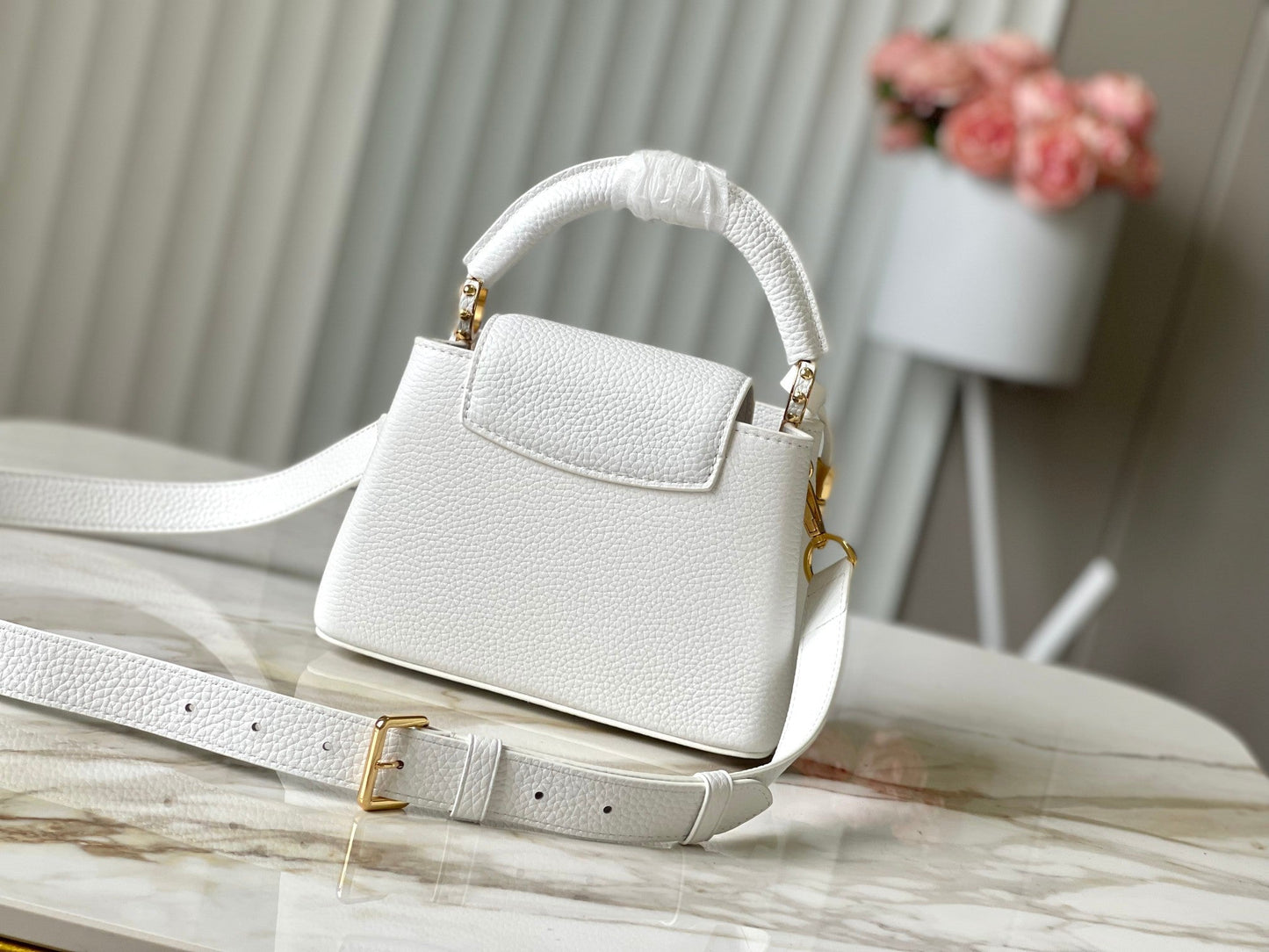 CAPUCINES MINI 21 IN WHITE TAURILLON GOLD HARDWARE