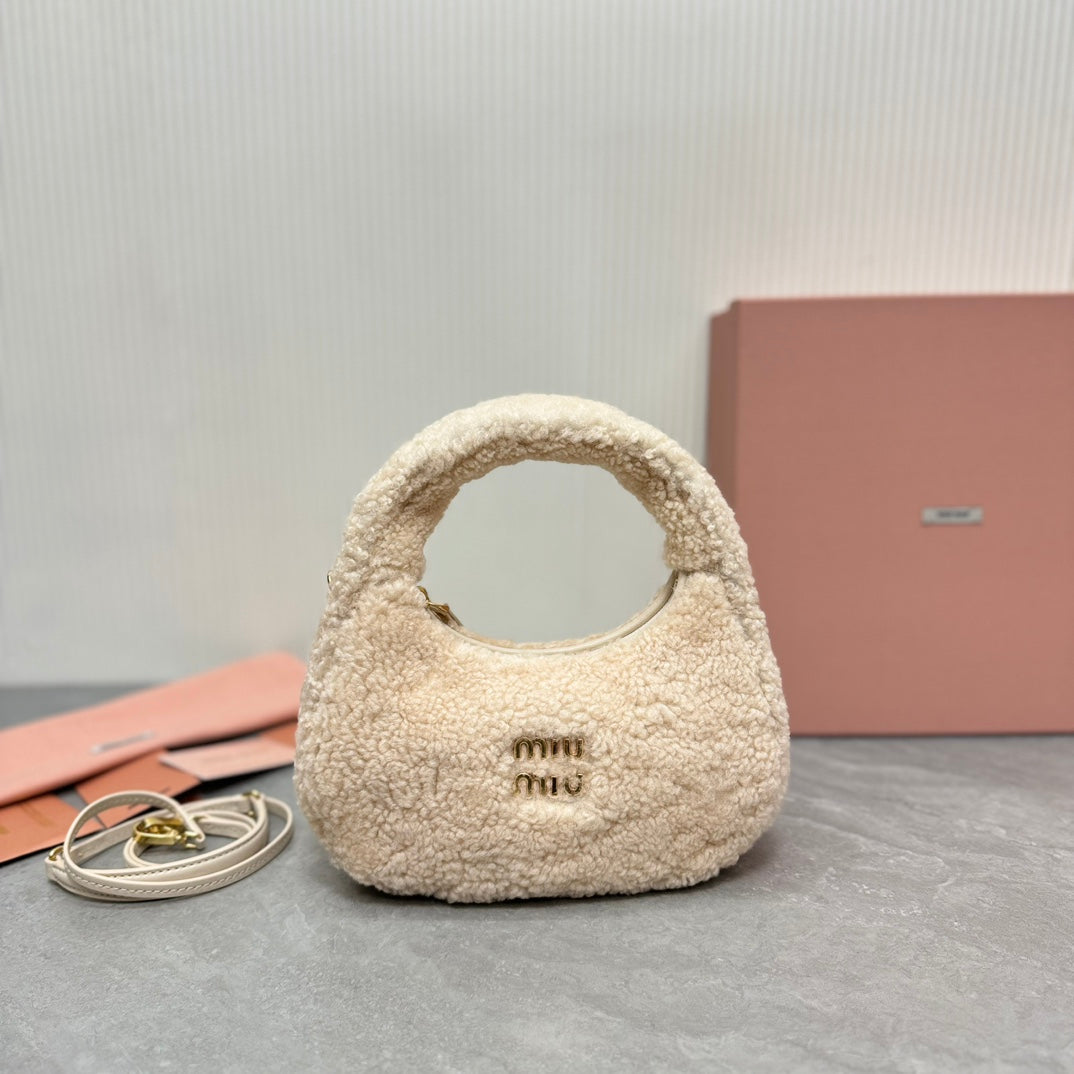 WANDER SMALL HOBO BAG 20 IN BEIGE SHEARLING