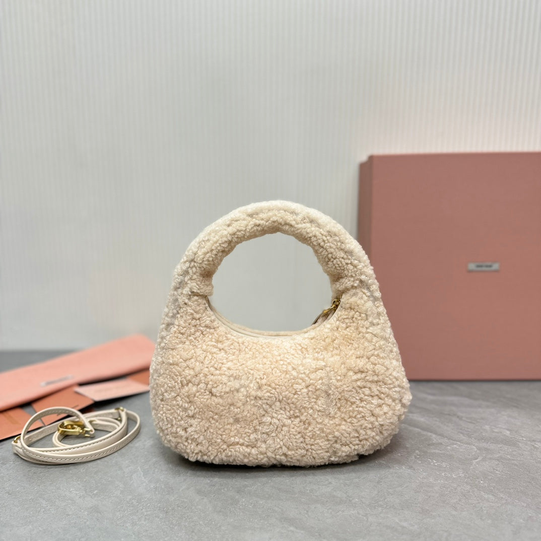 WANDER SMALL HOBO BAG 20 IN BEIGE SHEARLING