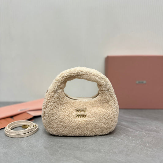 WANDER MINI HOBO BAG 17 IN BEIGE SHEARLING