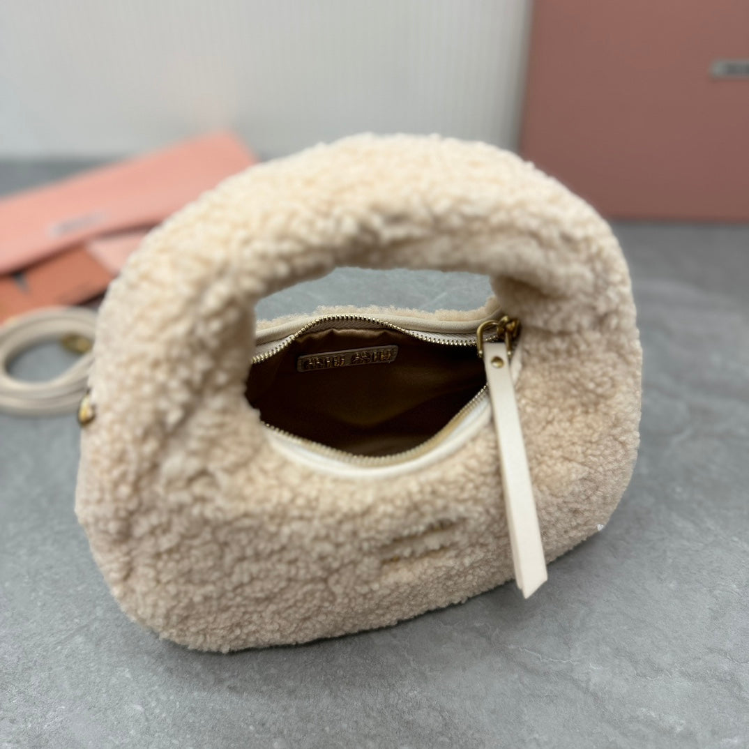 WANDER MINI HOBO BAG 17 IN BEIGE SHEARLING