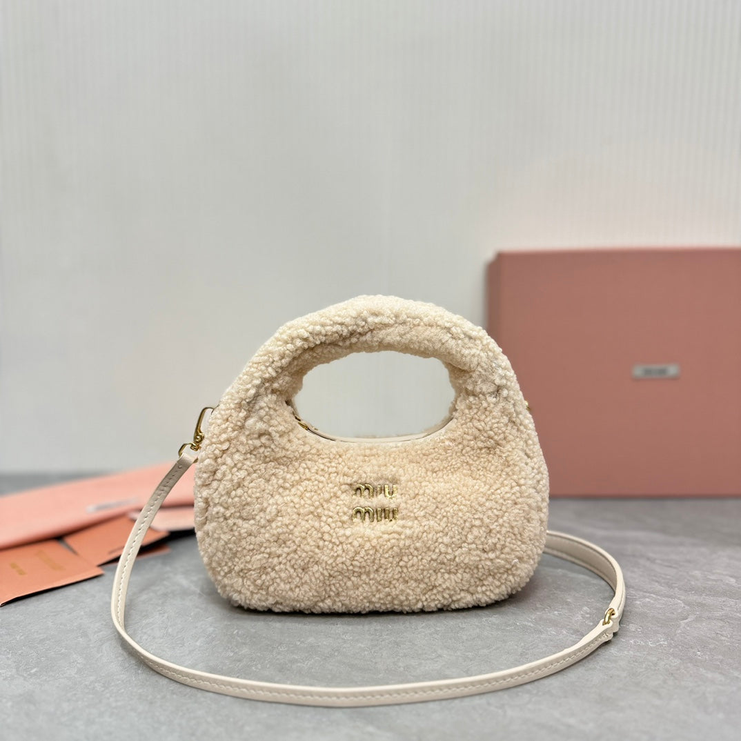 WANDER MINI HOBO BAG 17 IN BEIGE SHEARLING