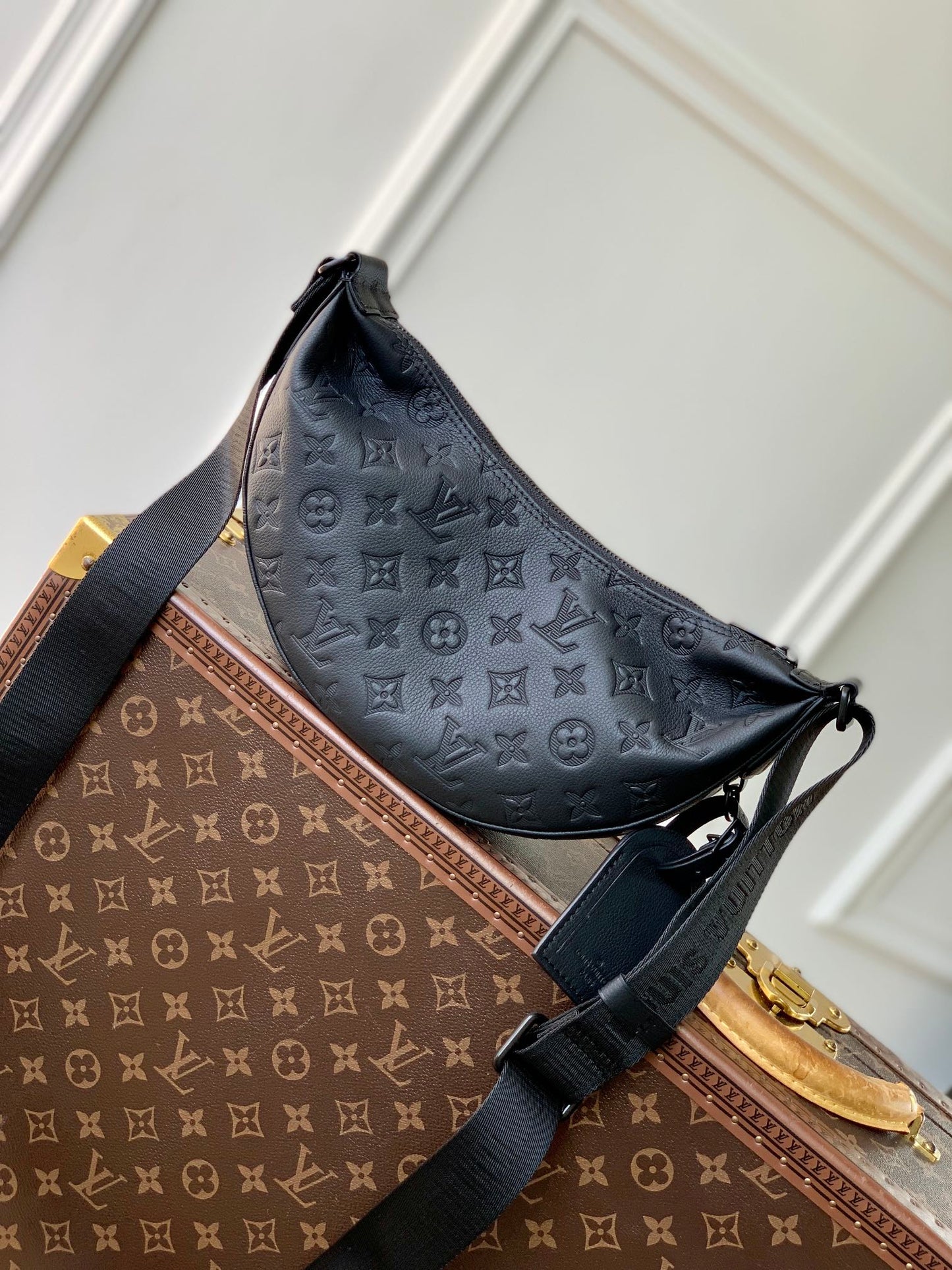 HAMAC BAG 28 IN BLACK MONOGRAM SHADOW