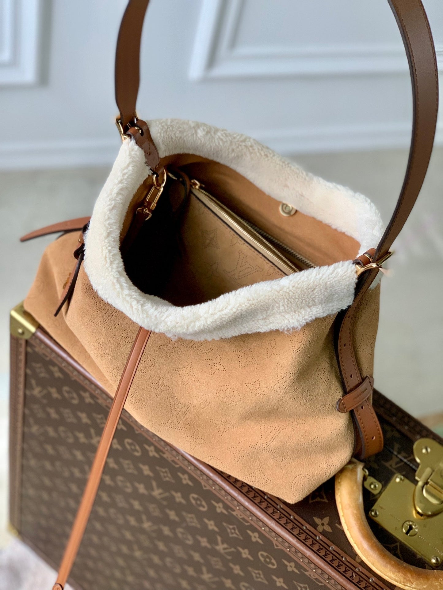 CARRYALL PM 29 IN CIDER BROWN MONOGRAM PERFORATED SUEDE AND WHITE SHEARLING TRIM