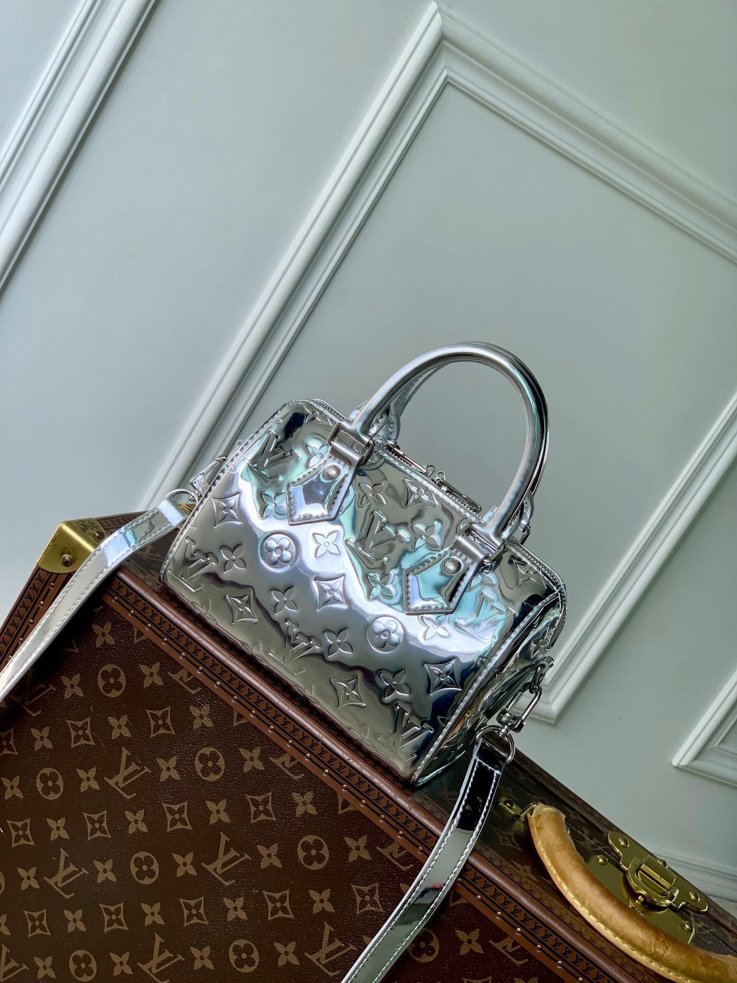 SPEEDY BANDOULIÈRE 20 IN SILVER MONOGRAM EMBOSSED CALFSKIN