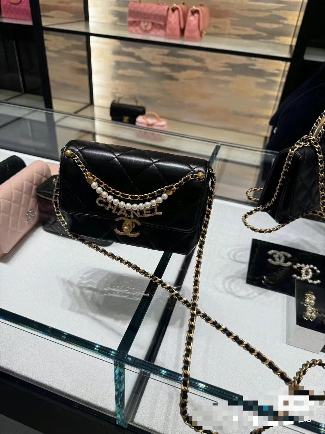 CC MINI 22 FLAP BAG IN BLACK CALFSKIN GOLD HARDWARE WITH PEARL CHAIN