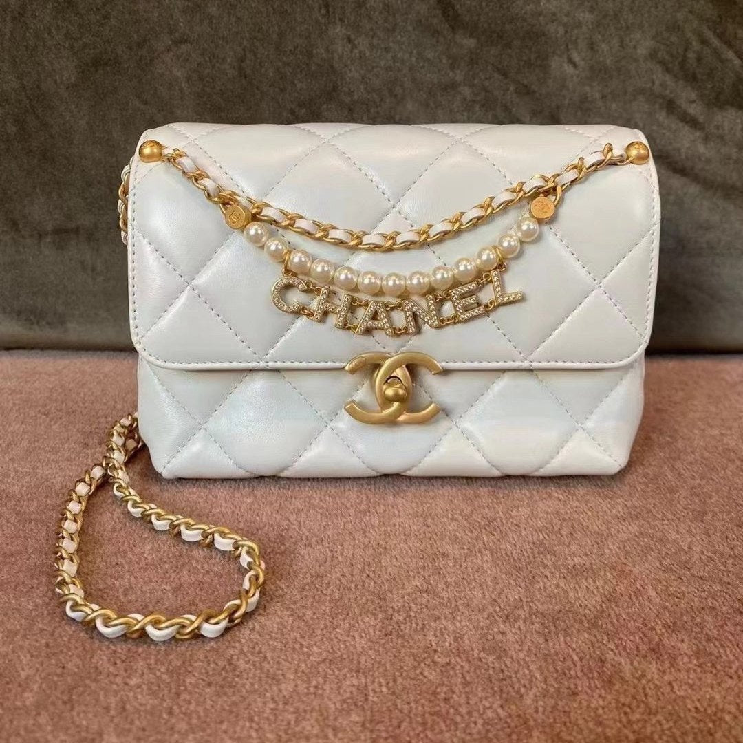 CC MINI 22 FLAP BAG IN WHITE CALFSKIN GOLD HARDWARE