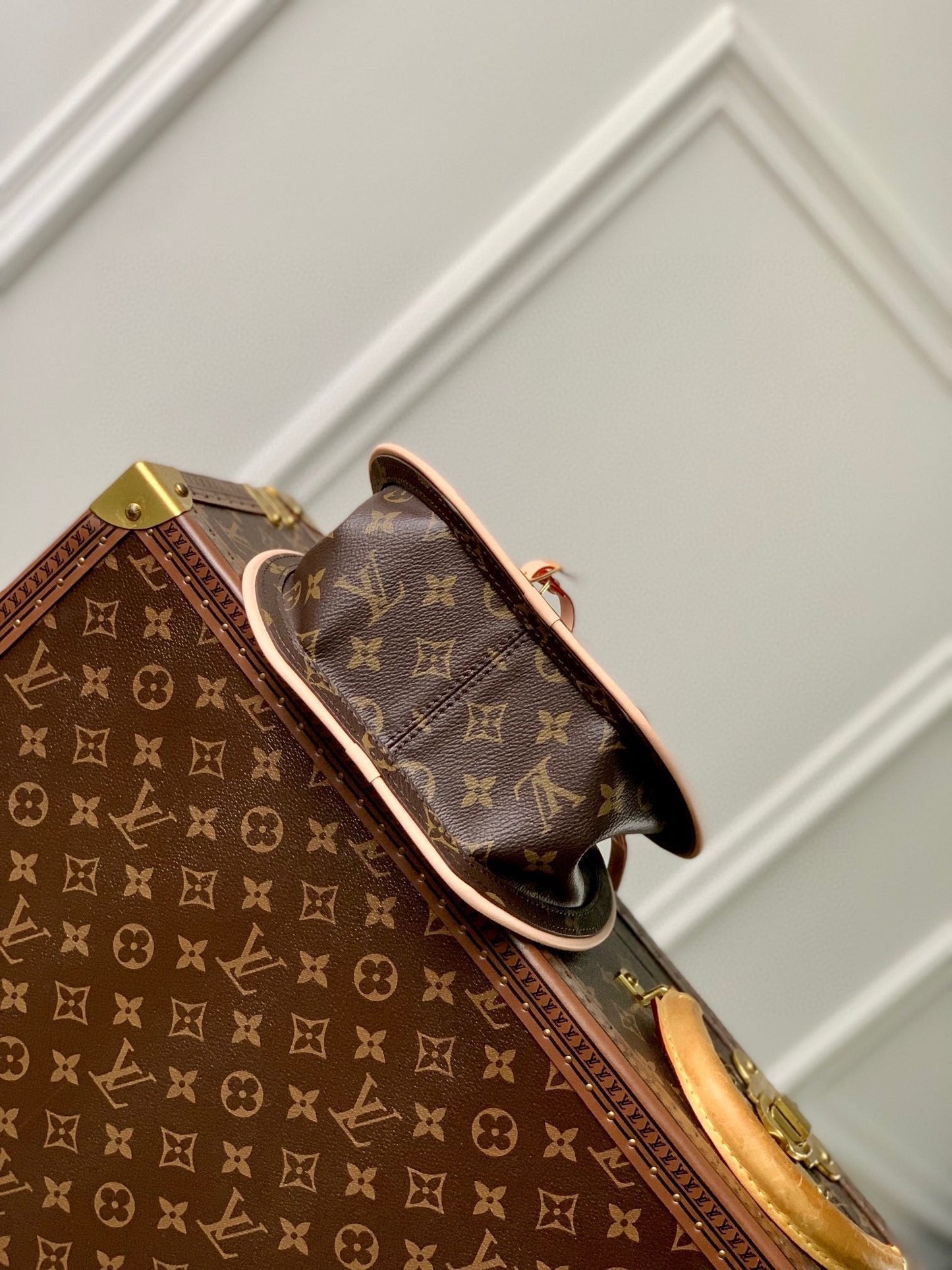 AROUND ME PM 22 IN BROWN MONOGRAM CANVAS