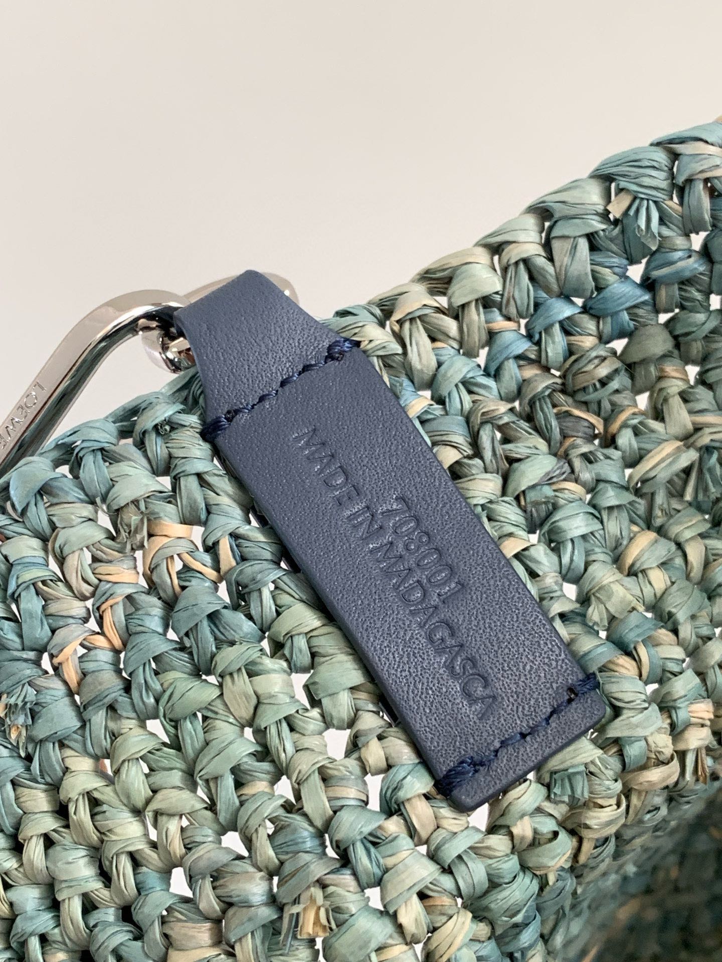 LOE 30 SLIT BAG IN DENIM BLUE RAFFIA AND CALFSKIN