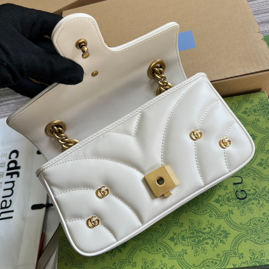 GG MARMONT SMALL 22 BAG IN WHITE LAMBSKIN