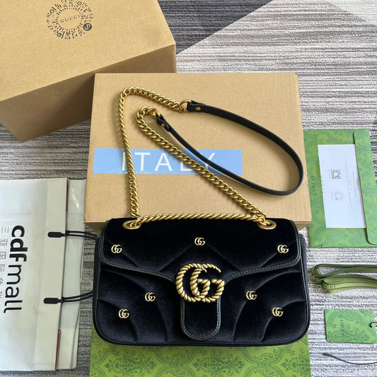 GG MARMONT MEDIUM 26 BAG IN BLACK VELVET