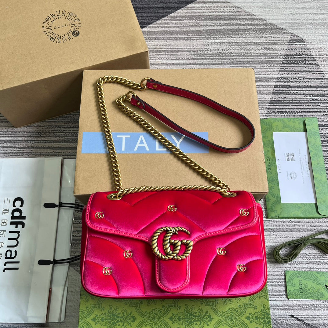 GG MARMONT MEDIUM 26 BAG IN BRIGHT PINK VELVET