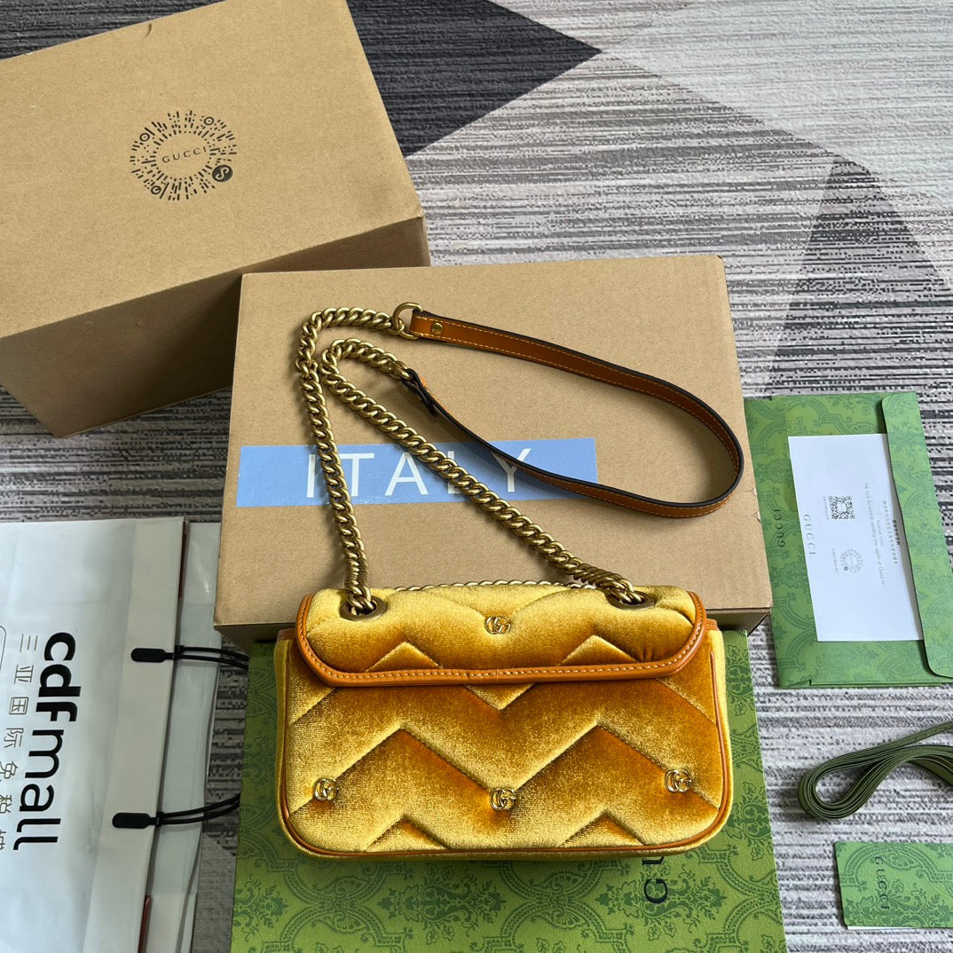 GG MARMONT MINI 22 BAG IN GOLDEN VELVET