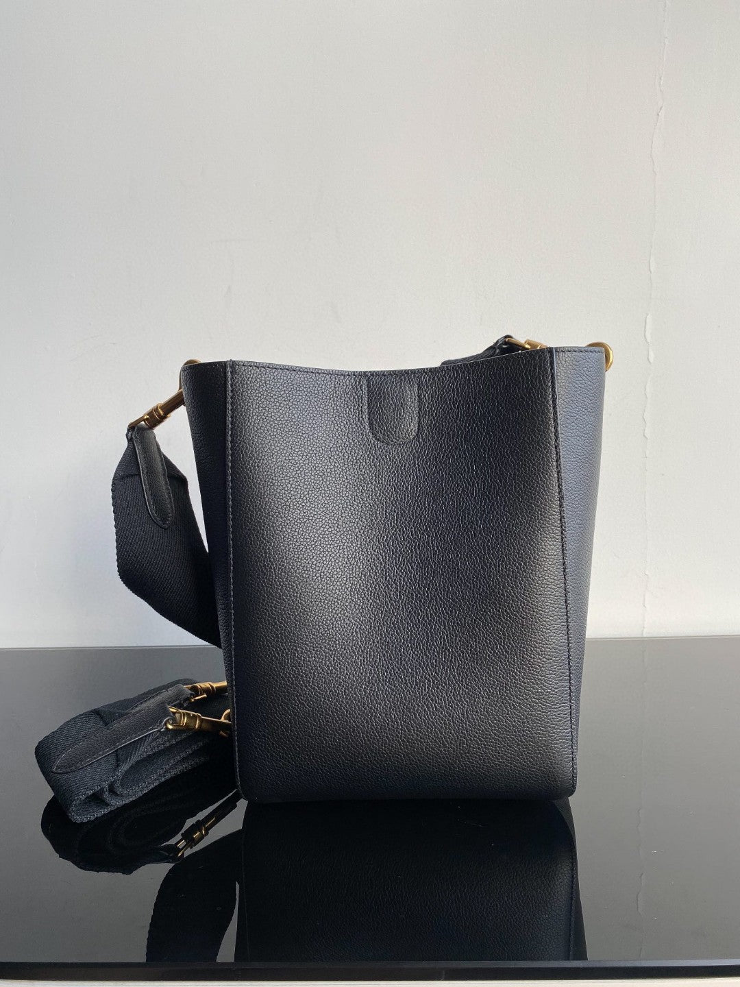 SANGLE SEAU BUCKET 24 BAG BLACK CALFSKIN