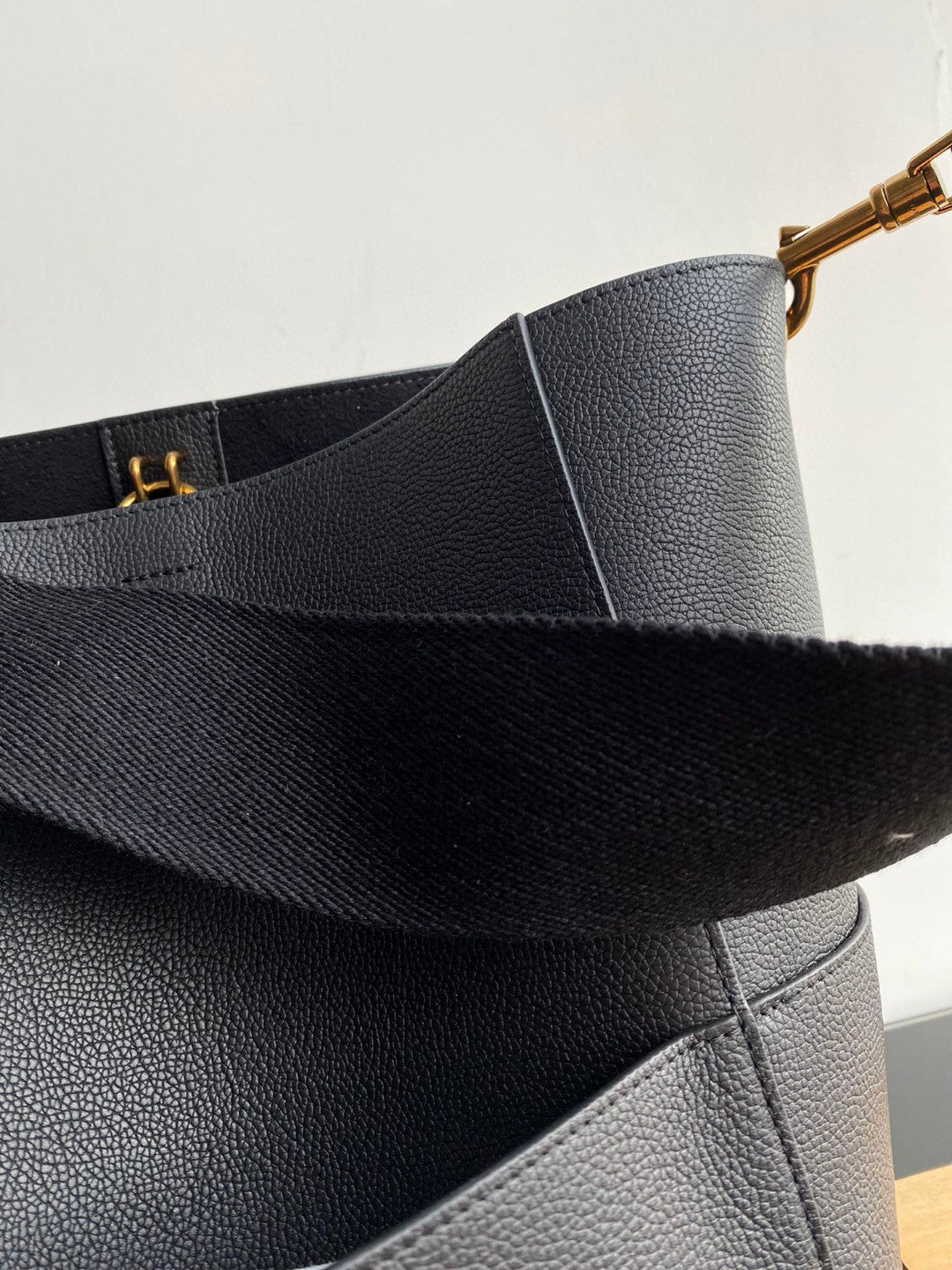 SANGLE SEAU BUCKET 33 BAG BLACK CALFSKIN