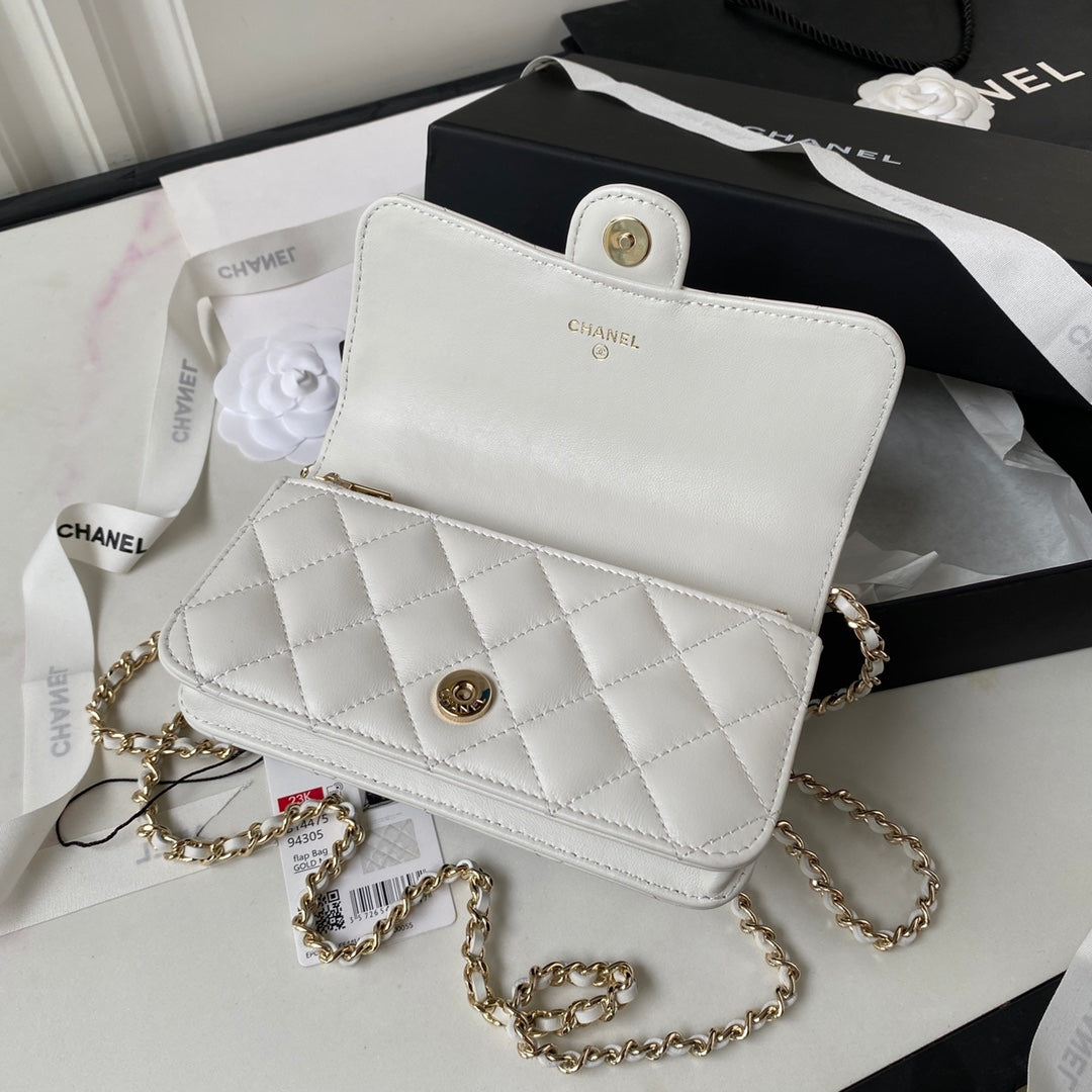 CC SMALL 17 FLAP BAG IN WHITE CALFSKIN WITH STRAP